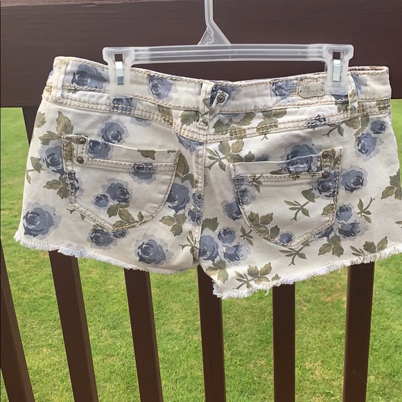 Jean floral shorts 🌺Final Price - Picture 3 of 3